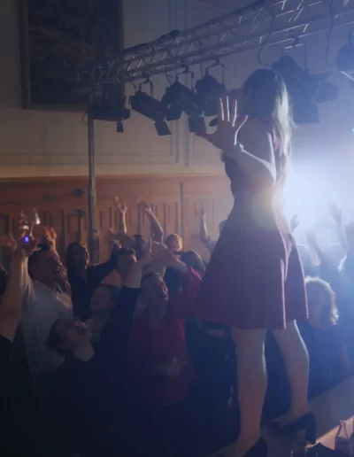 Coverband spielt live auf Events und bringt die Gäste zum Tanzen