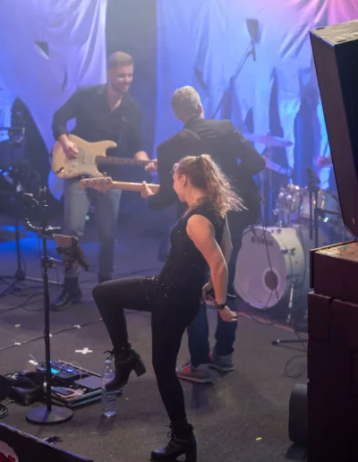 Liveband sorgt für Mitmach-Stimmung und Interaktion mit den Gästen