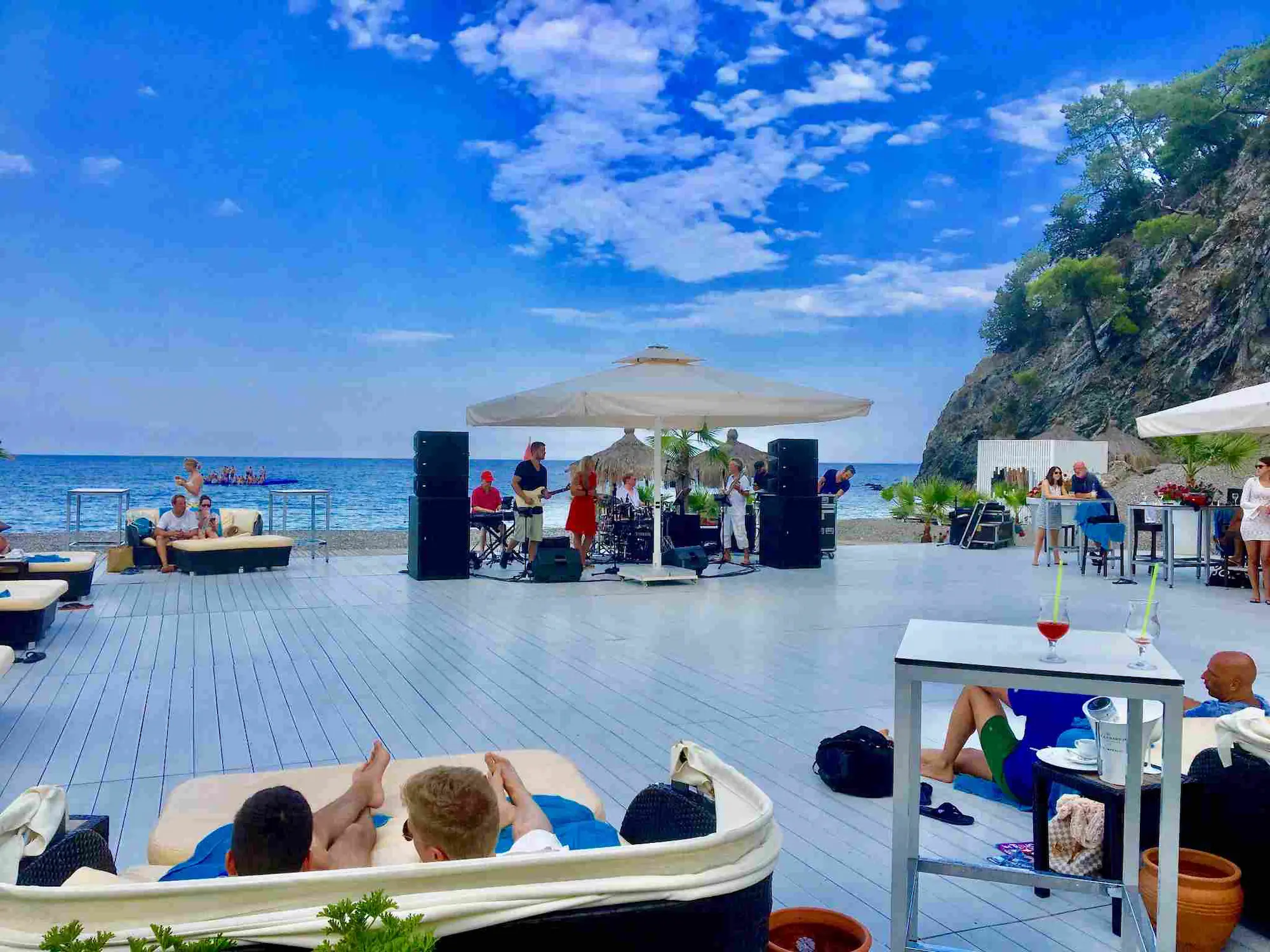 Liveband UPGRADE spielt am Strand im Robinson Club Camyuva Türkei